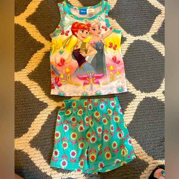 Disney frozen pj set 4/5t - Picture 1 of 1